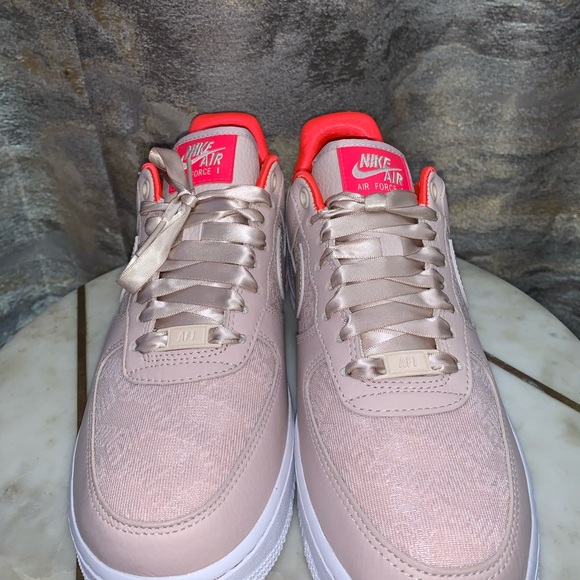 Nike women’s Air Force 1 '07 'Fossil Stone Laser Crimson' Size 9 - Picture 12 of 13